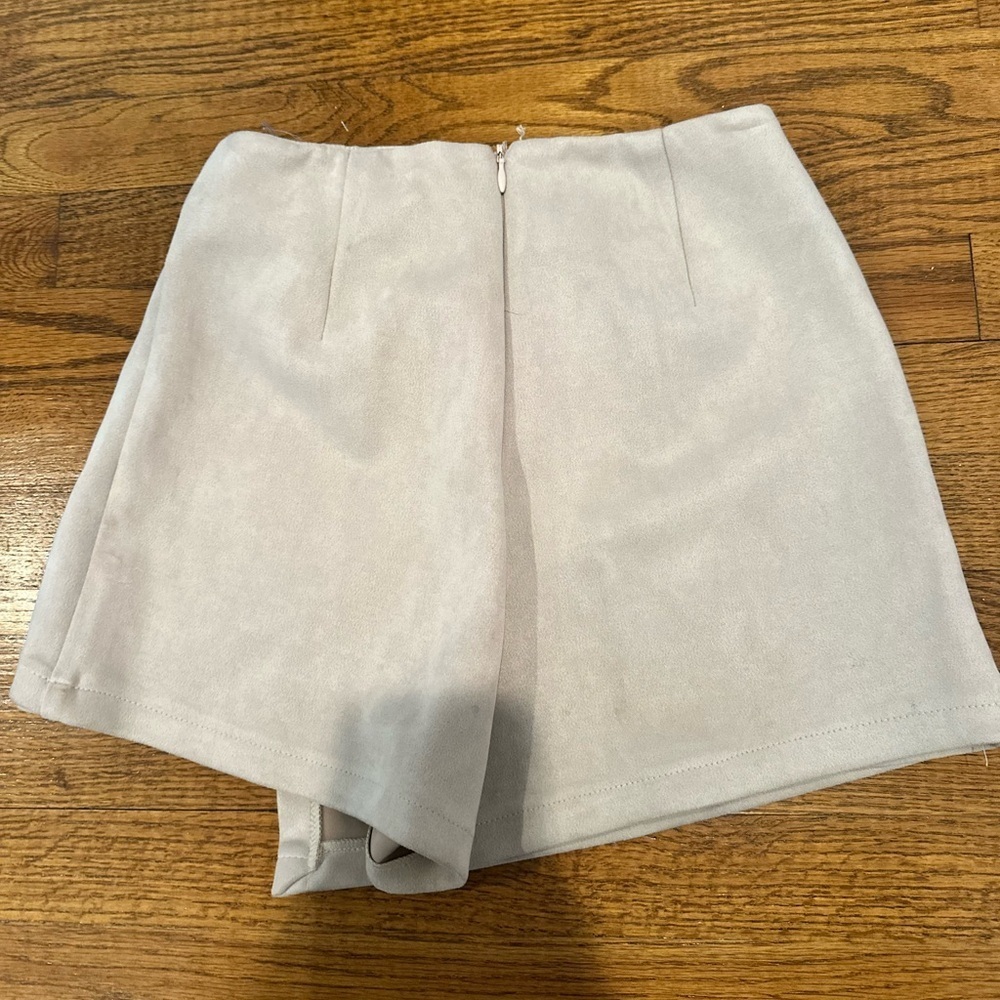 Women's Cream Skort - Picture 2 of 3